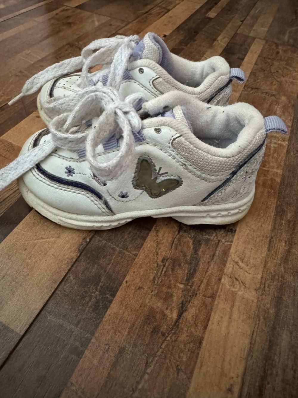 Vintage baby girl Reebok sneakers
